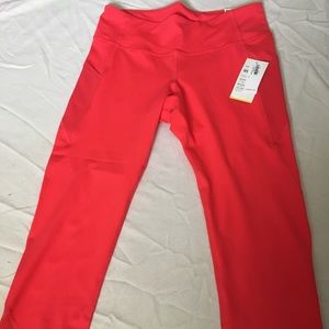 Mid-Rise Compression Go-Dry Crop Leggings